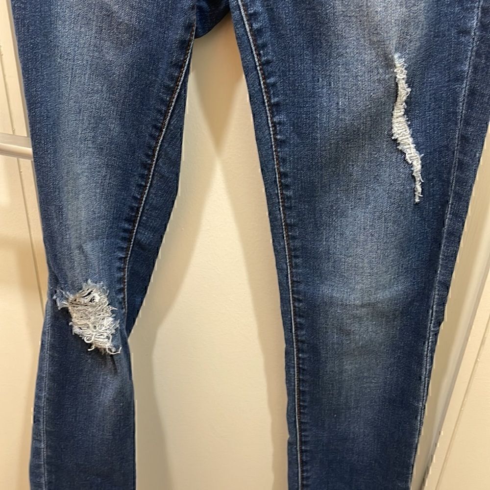 Article of society ripped Skinny Jeans - Size 24 - Picture 5 of 8